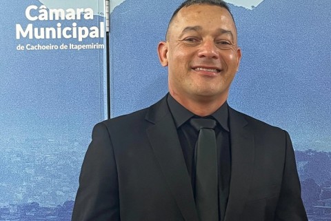 Do asfalto para a Câmara: motoboy assume vaga de vereador em Cachoeiro de Itapemirim
