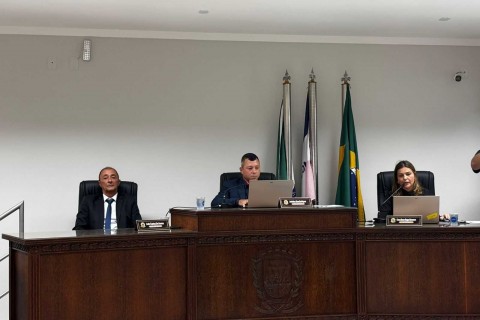 Em sessão tensa, vereador sobe o tom contra secretários: “Estão se achando donos da prefeitura”