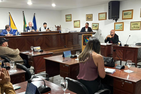 TENSÃO NA CÂMARA, VEREADORES RETIRAM DE PAUTA PROJETO DA LDO DE MARATAÍZES APÓS FORTES COBRANÇAS POR TRANSPARÊNCIA