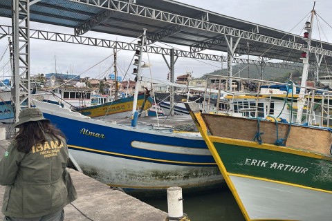 Crise em Itaipava: Pescadores denunciam desamparo e "perseguição" após operações do Ibama