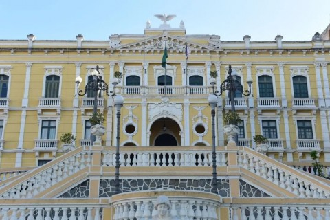 Prazo eleitoral provoca debandada no primeiro escalão do Governo do ES