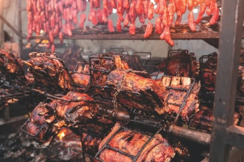 Festival de torresmo com shows gratuitos em Vila Velha