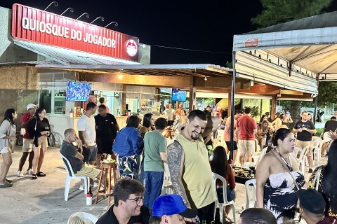Quiosque do Jogador se consolida como o principal "point" de gastronomia e entretenimento em Marataízes